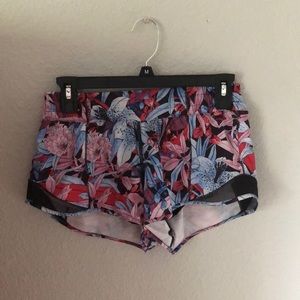 Size 4 Lululemon Hotty Hot Shorts